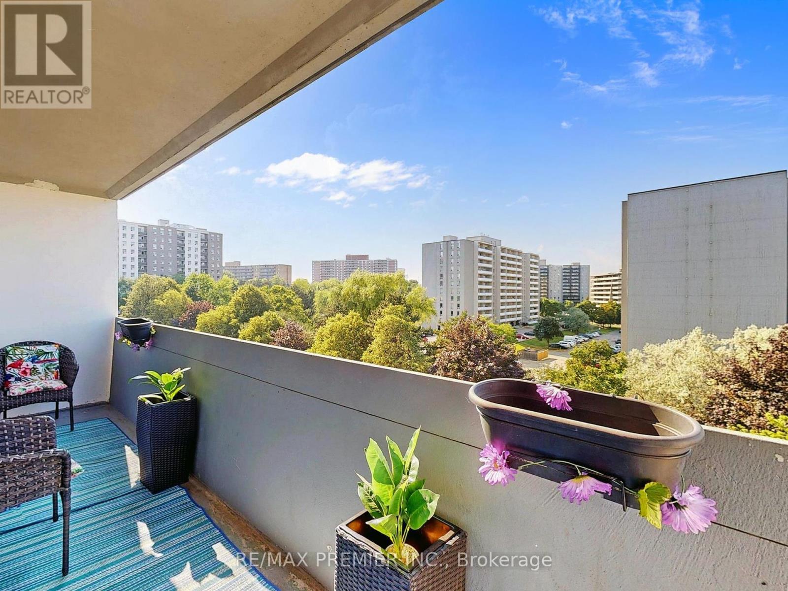 614 - 2 Glamorgan Avenue, Toronto, ON - Outdoor With Exterior