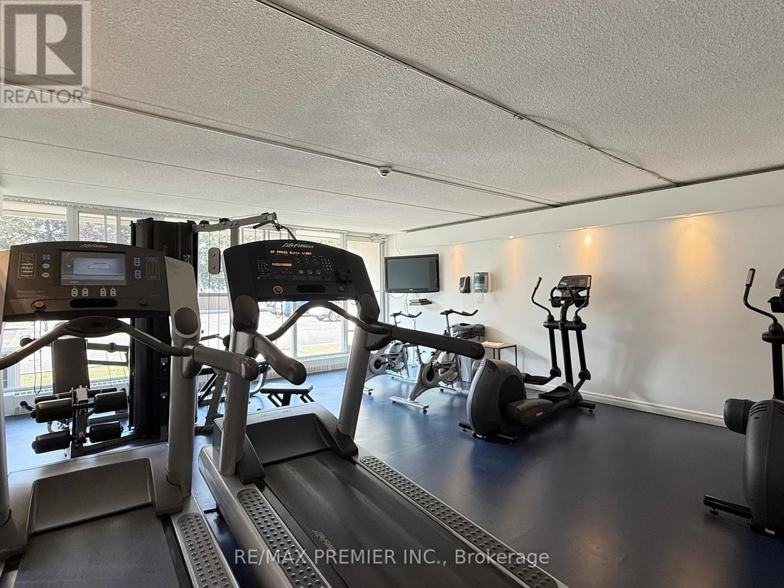 614 - 2 Glamorgan Avenue, Toronto, ON - Indoor Photo Showing Gym Room