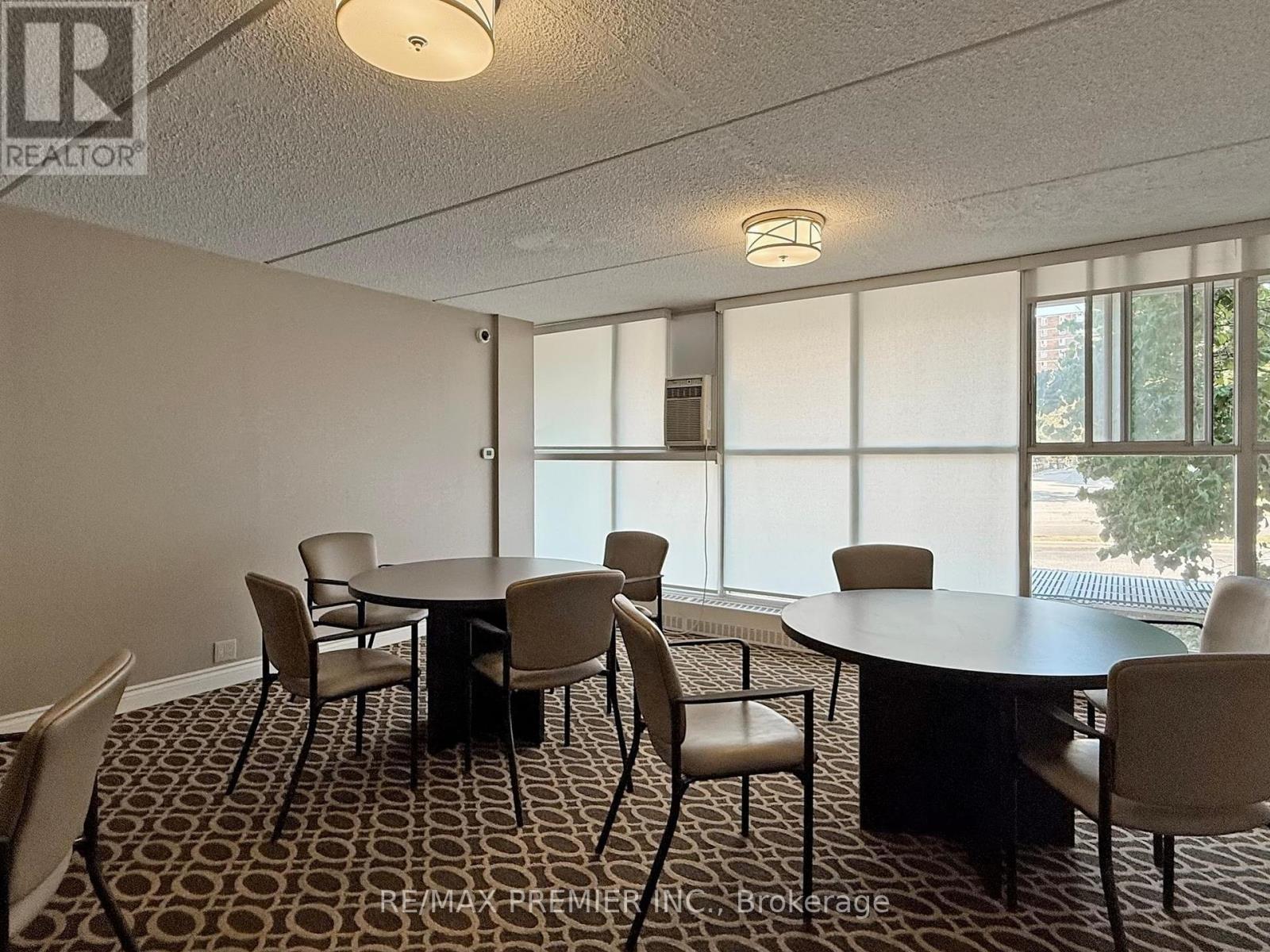 614 - 2 Glamorgan Avenue, Toronto, ON - Indoor Photo Showing Dining Room