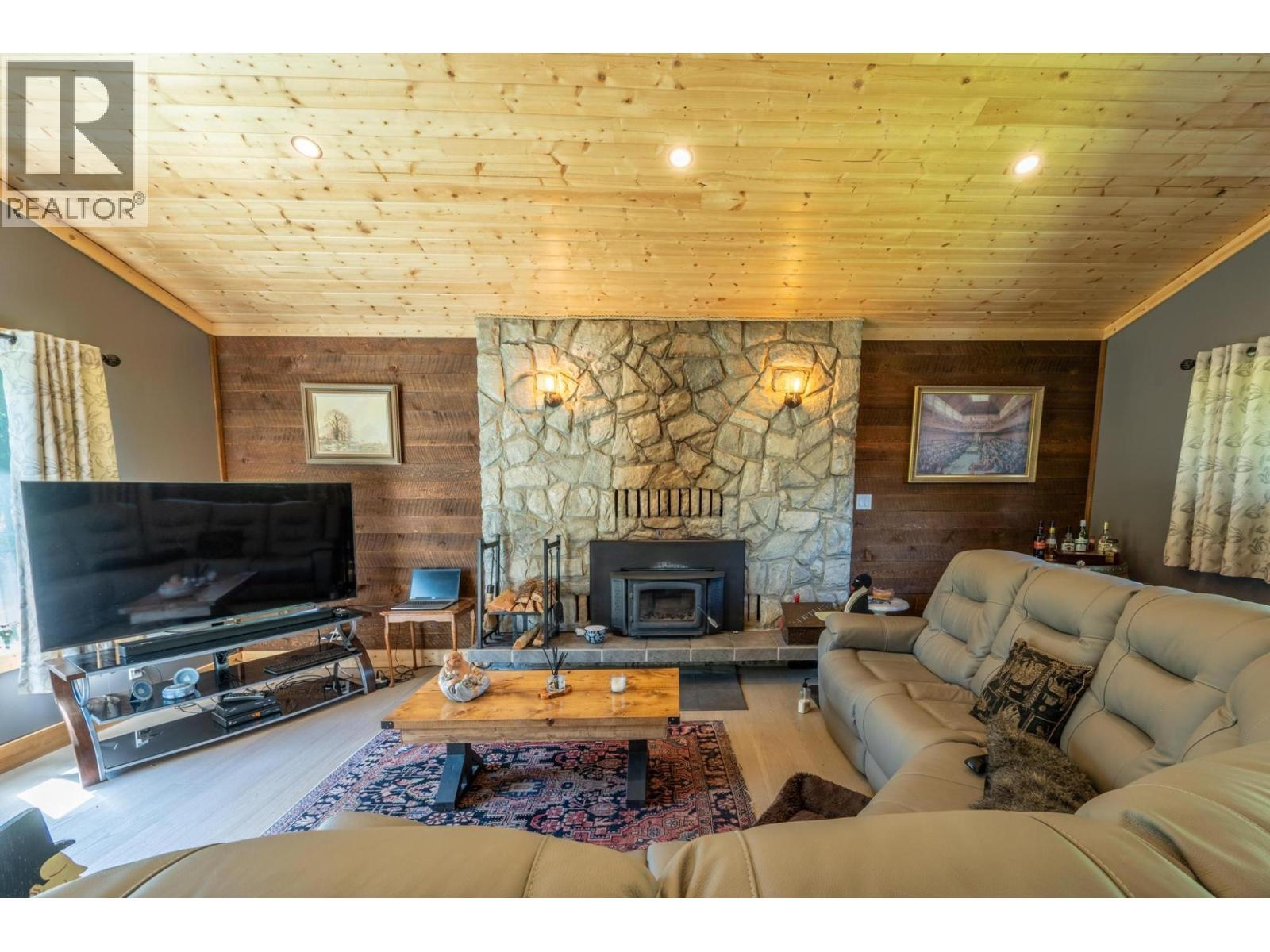 1732 Oberg Johnson Road, Golden, BC - Indoor Photo Showing Living Room With Fireplace
