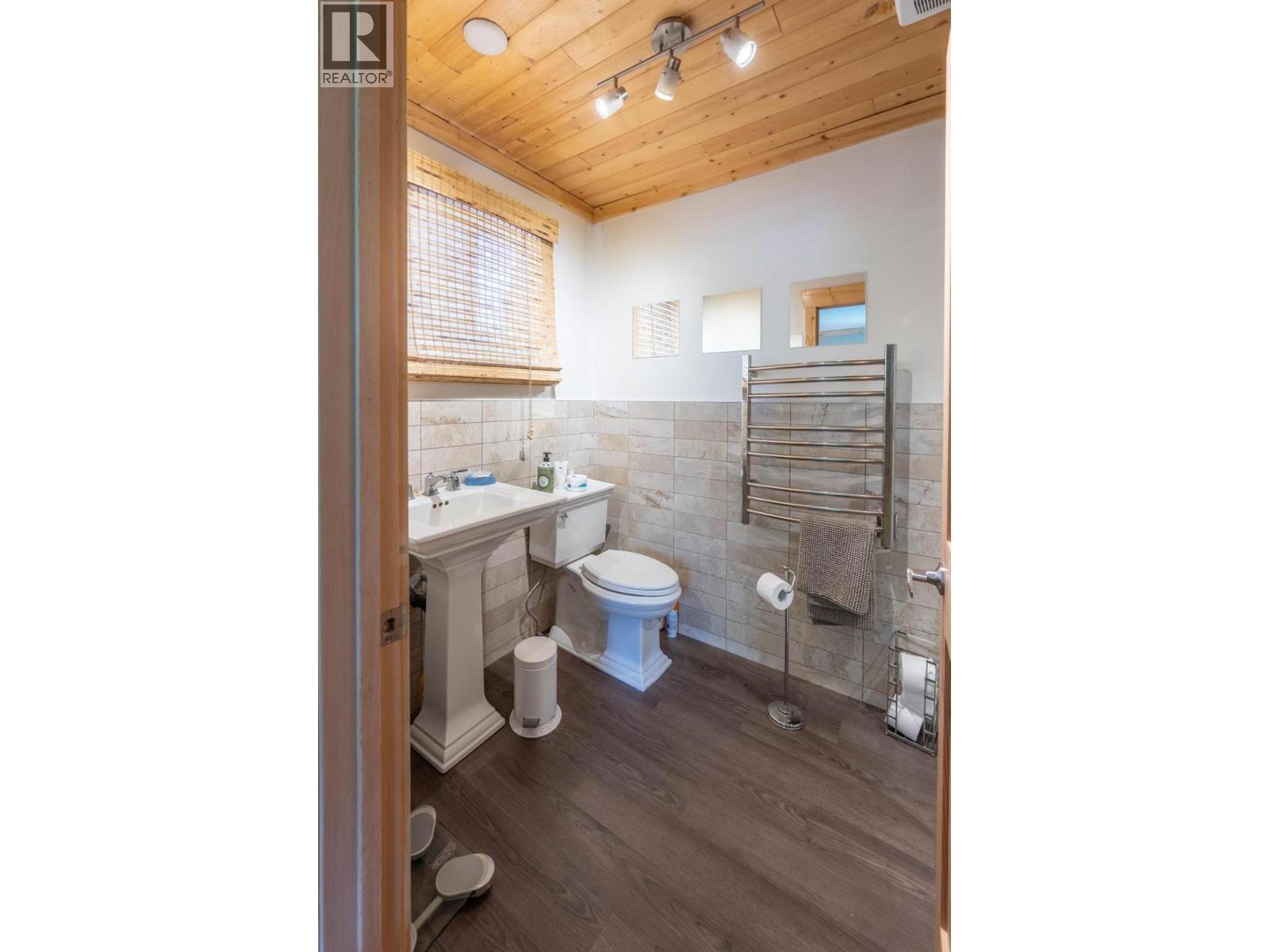1732 Oberg Johnson Road, Golden, BC - Indoor Photo Showing Bathroom