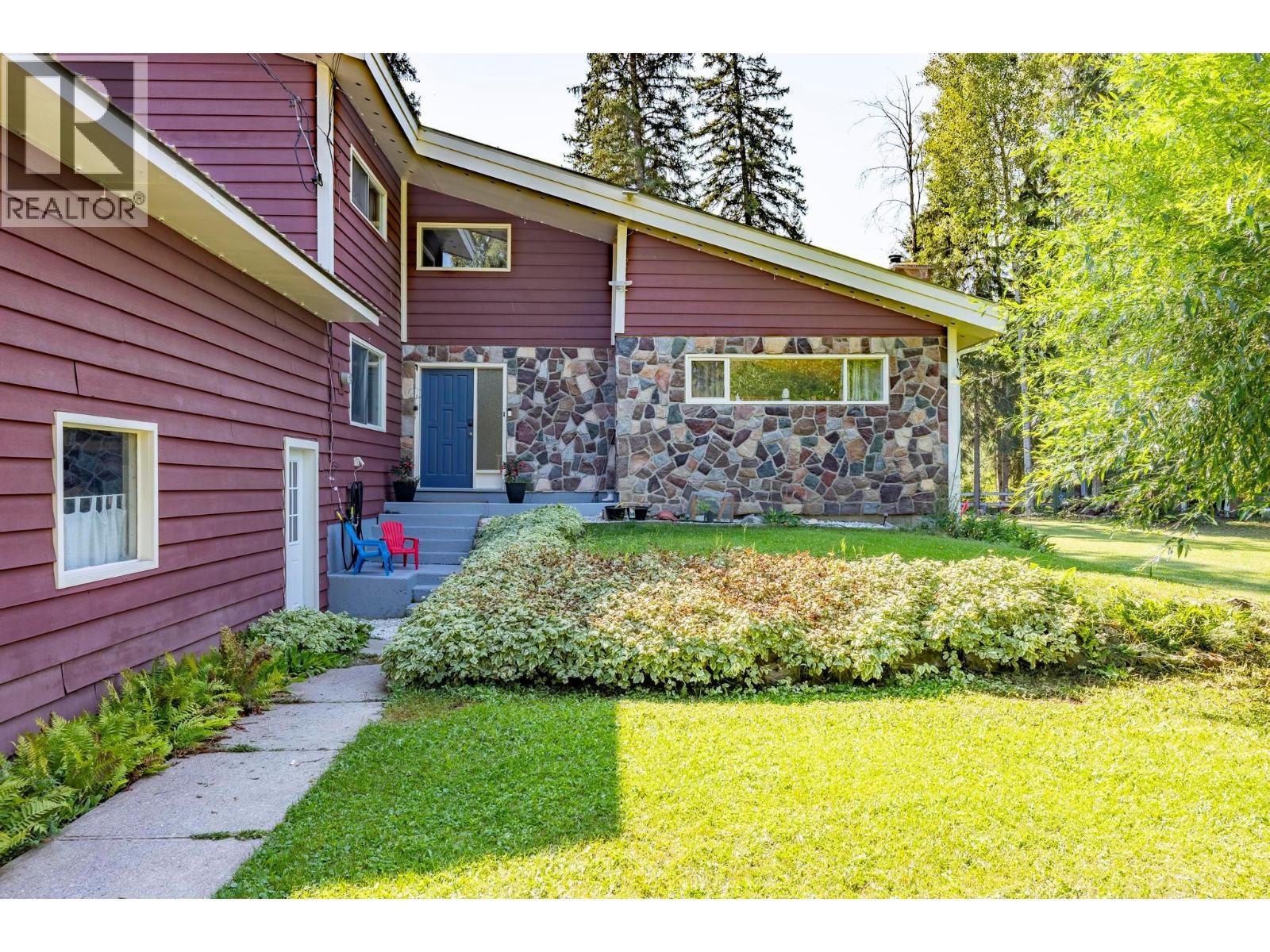 1732 Oberg Johnson Road, Golden, BC - Outdoor