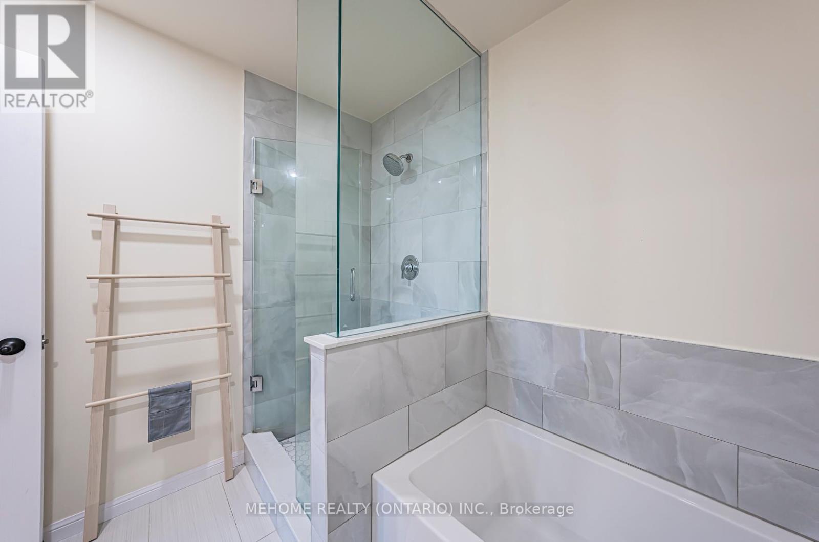 1227 - 28 Sommerset Way, Toronto, ON - Indoor Photo Showing Bathroom
