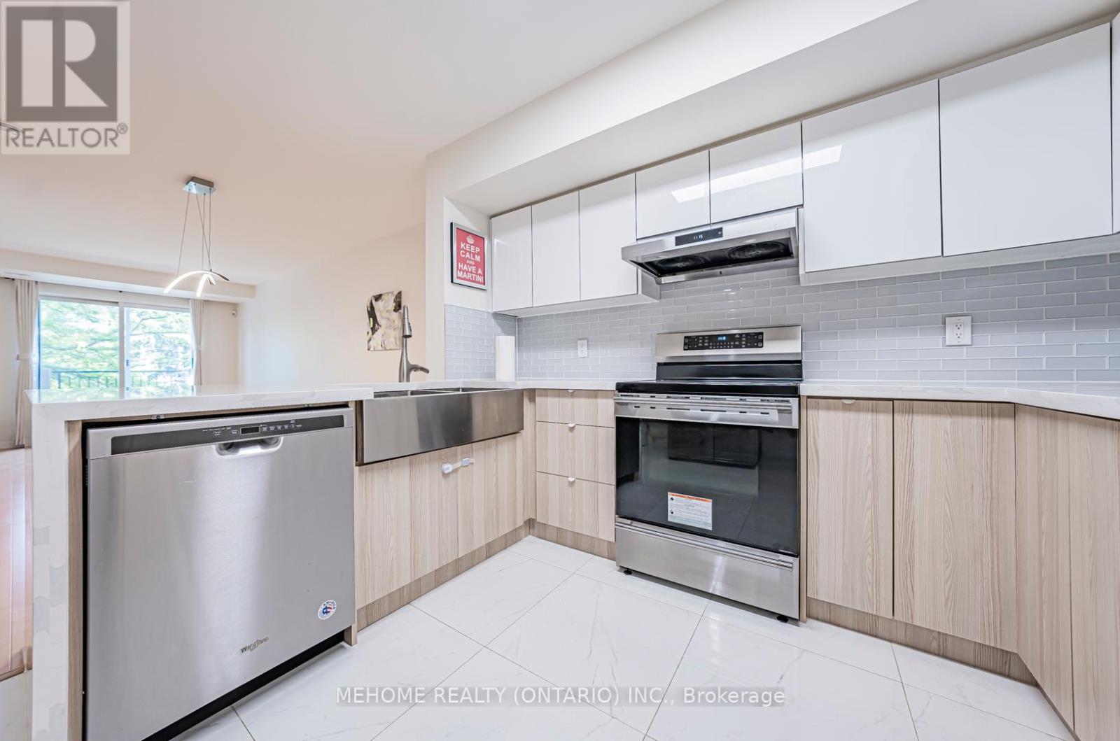 1227 - 28 Sommerset Way, Toronto, ON - Indoor Photo Showing Kitchen