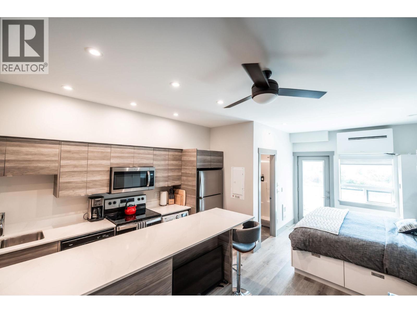 2555 Lakeshore Road Unit# 518, Vernon, BC - Indoor Photo Showing Kitchen