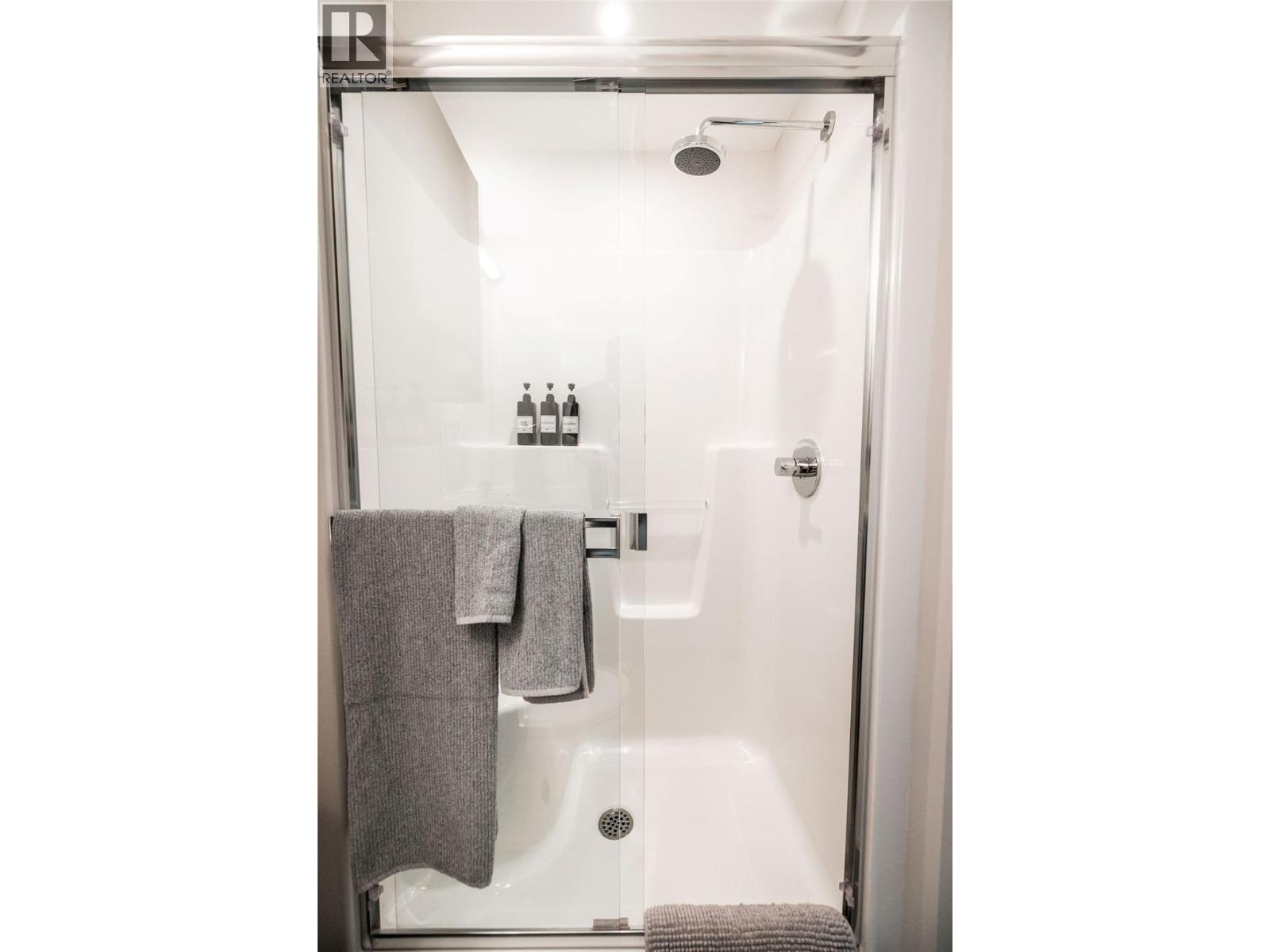 2555 Lakeshore Road Unit# 518, Vernon, BC - Indoor Photo Showing Bathroom