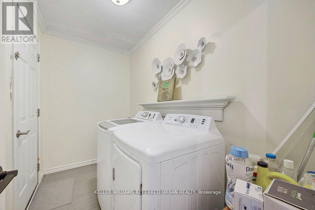 15 - 325 West N Street, Orillia, ON - Indoor Photo Showing Laundry Room