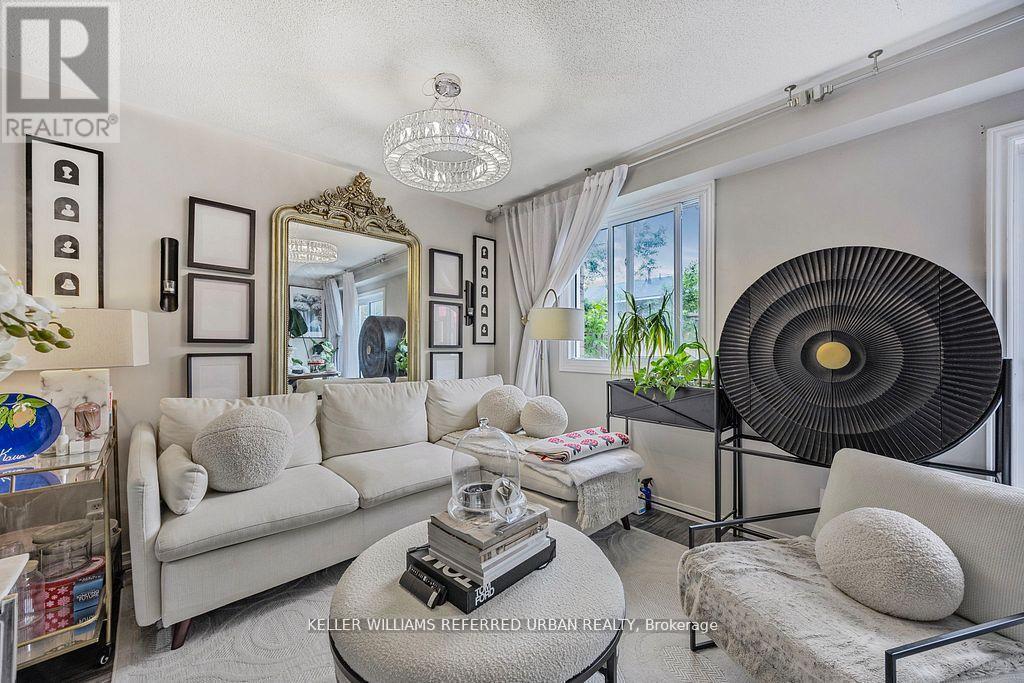 15 - 325 West N Street, Orillia, ON - Indoor Photo Showing Living Room