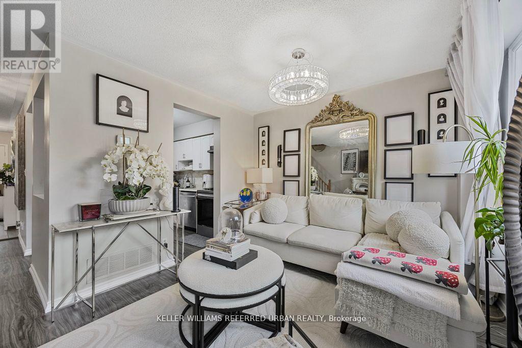 15 - 325 West N Street, Orillia, ON - Indoor Photo Showing Living Room