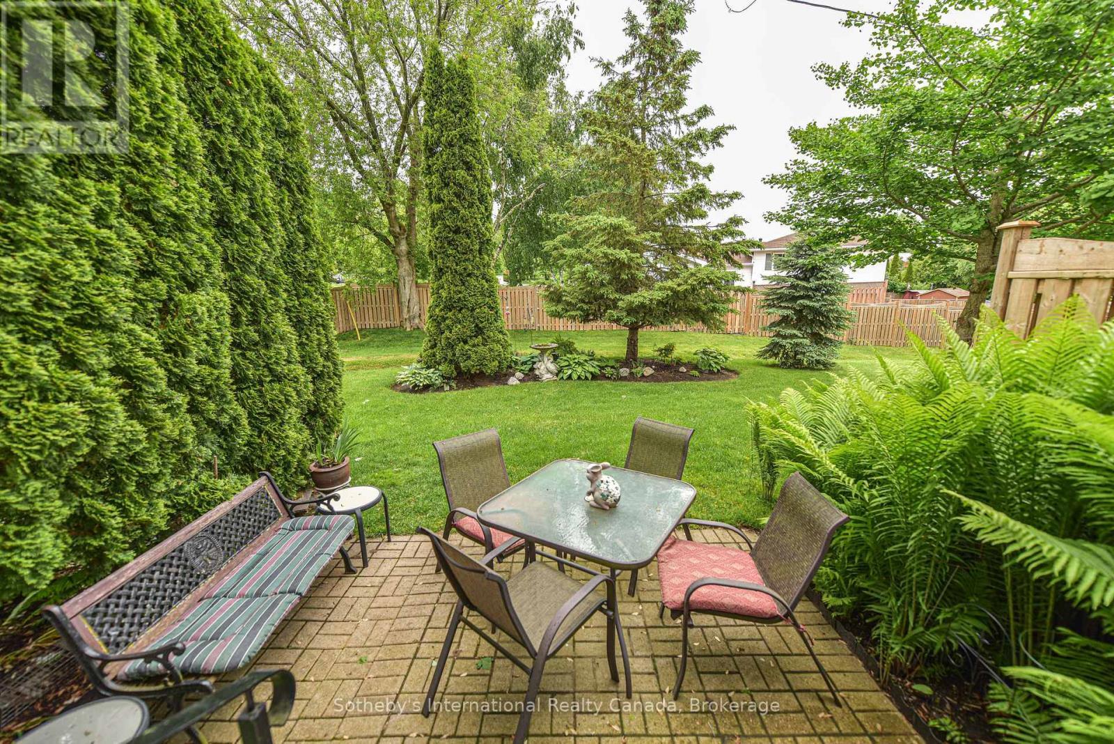 Greenspace behind - 101 - 10 Museum Drive, Orillia, ON - Outdoor