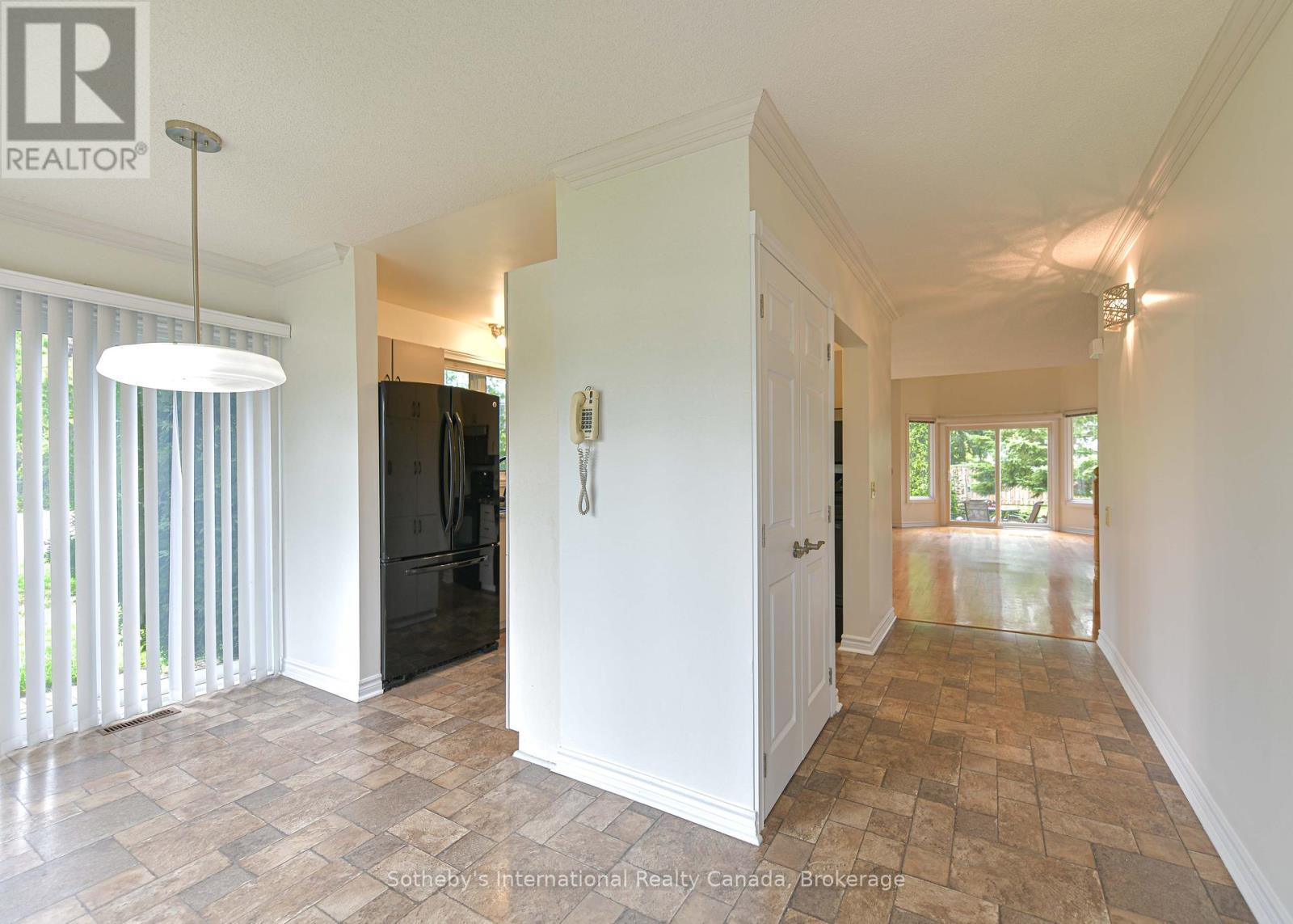 Bright entry - 101 - 10 Museum Drive, Orillia, ON - Indoor Photo Showing Other Room