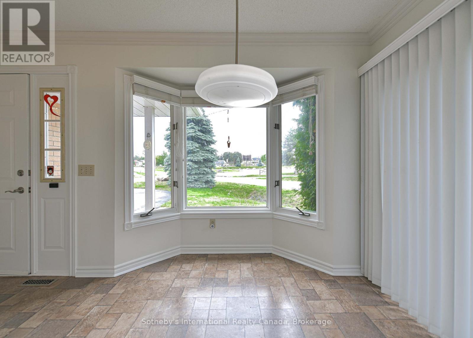 Breakfast area with walkout - 101 - 10 Museum Drive, Orillia, ON - Indoor Photo Showing Other Room
