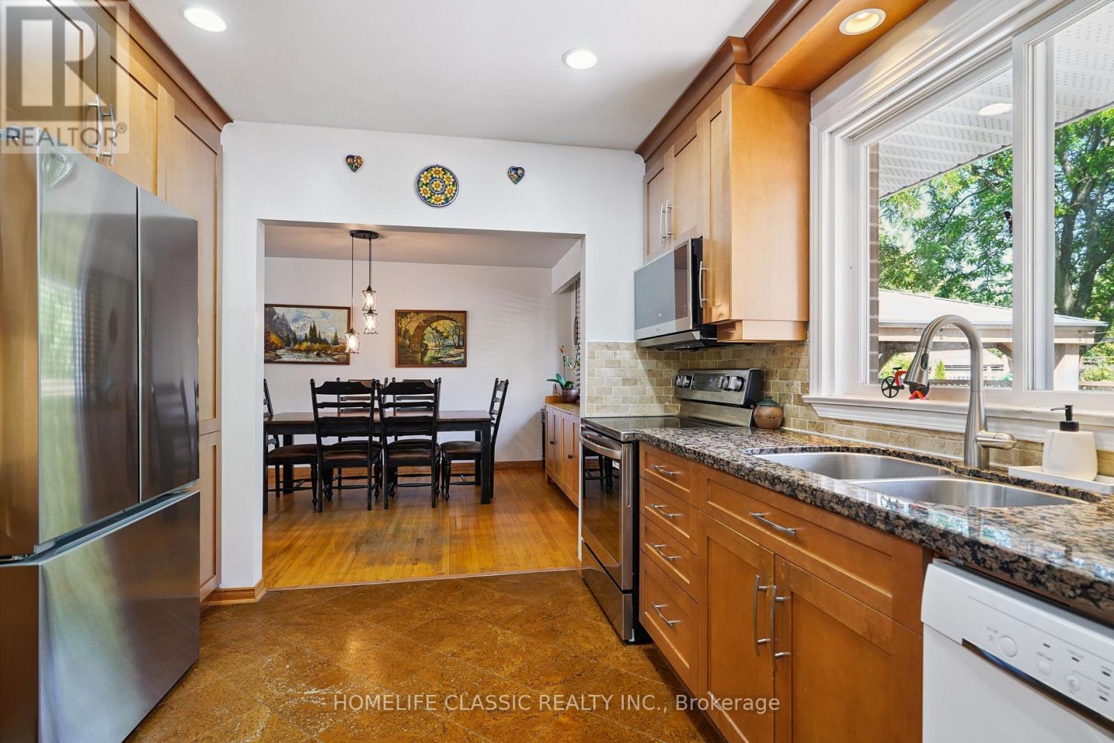 67 Beaver Bend Crescent, Toronto, ON - Indoor Photo Showing Kitchen With Double Sink