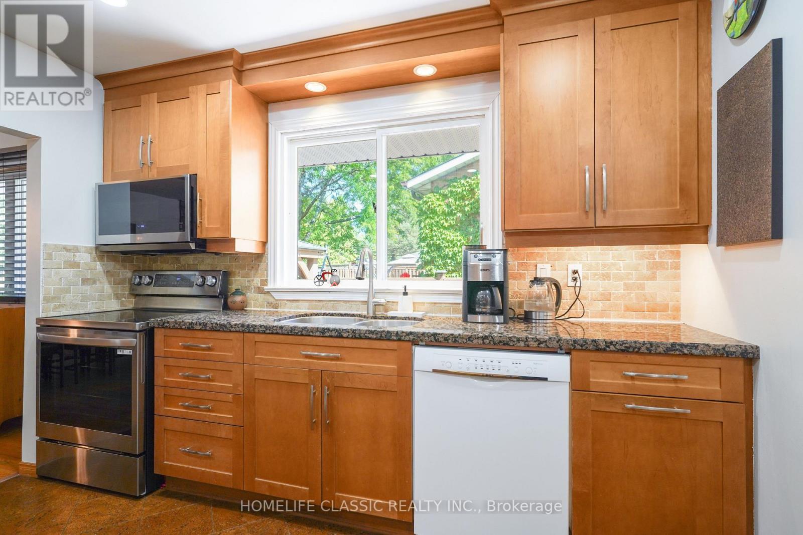 67 Beaver Bend Crescent, Toronto, ON - Indoor Photo Showing Kitchen