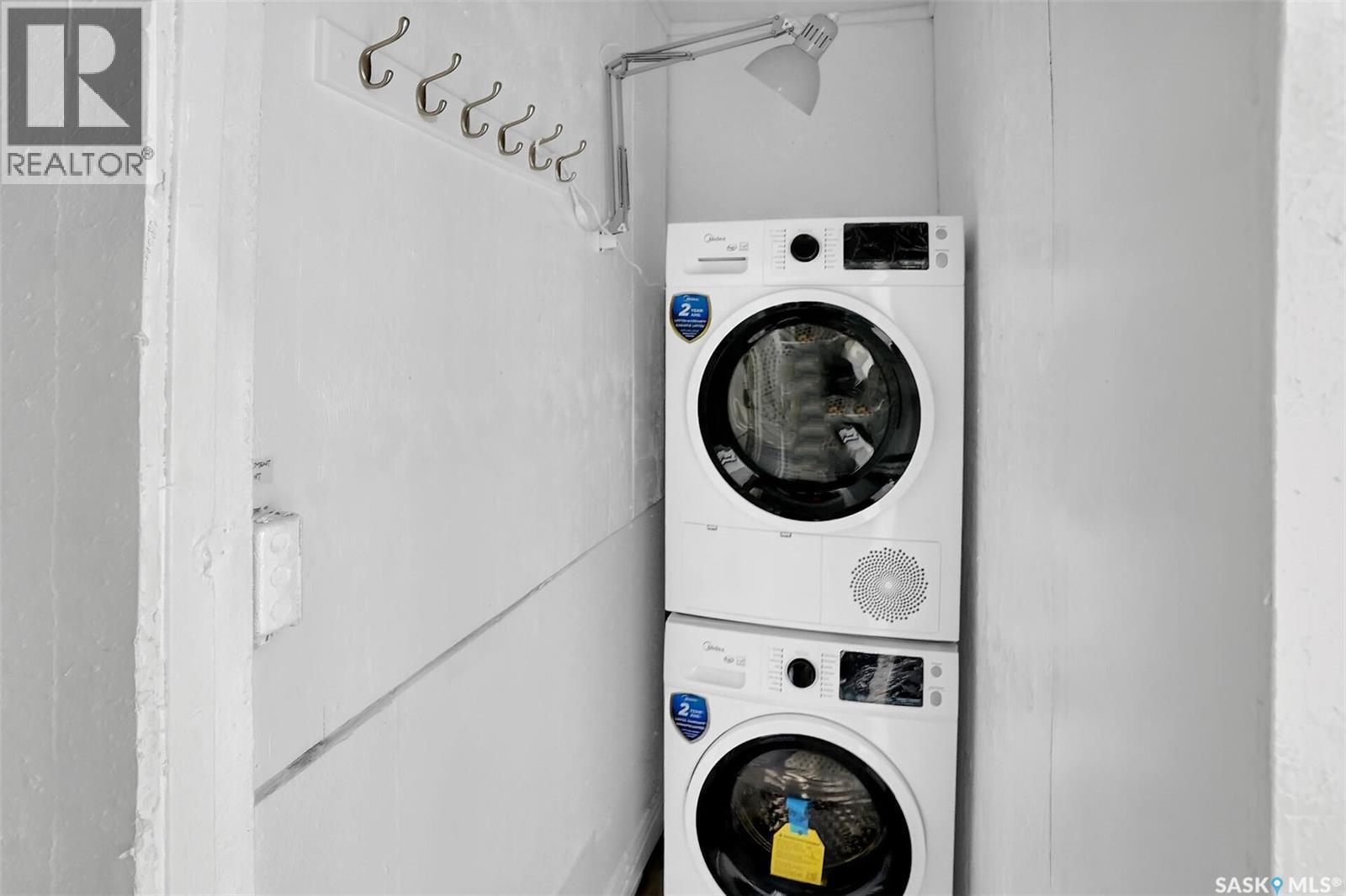 1668 Ottawa Street, Regina, SK - Indoor Photo Showing Laundry Room