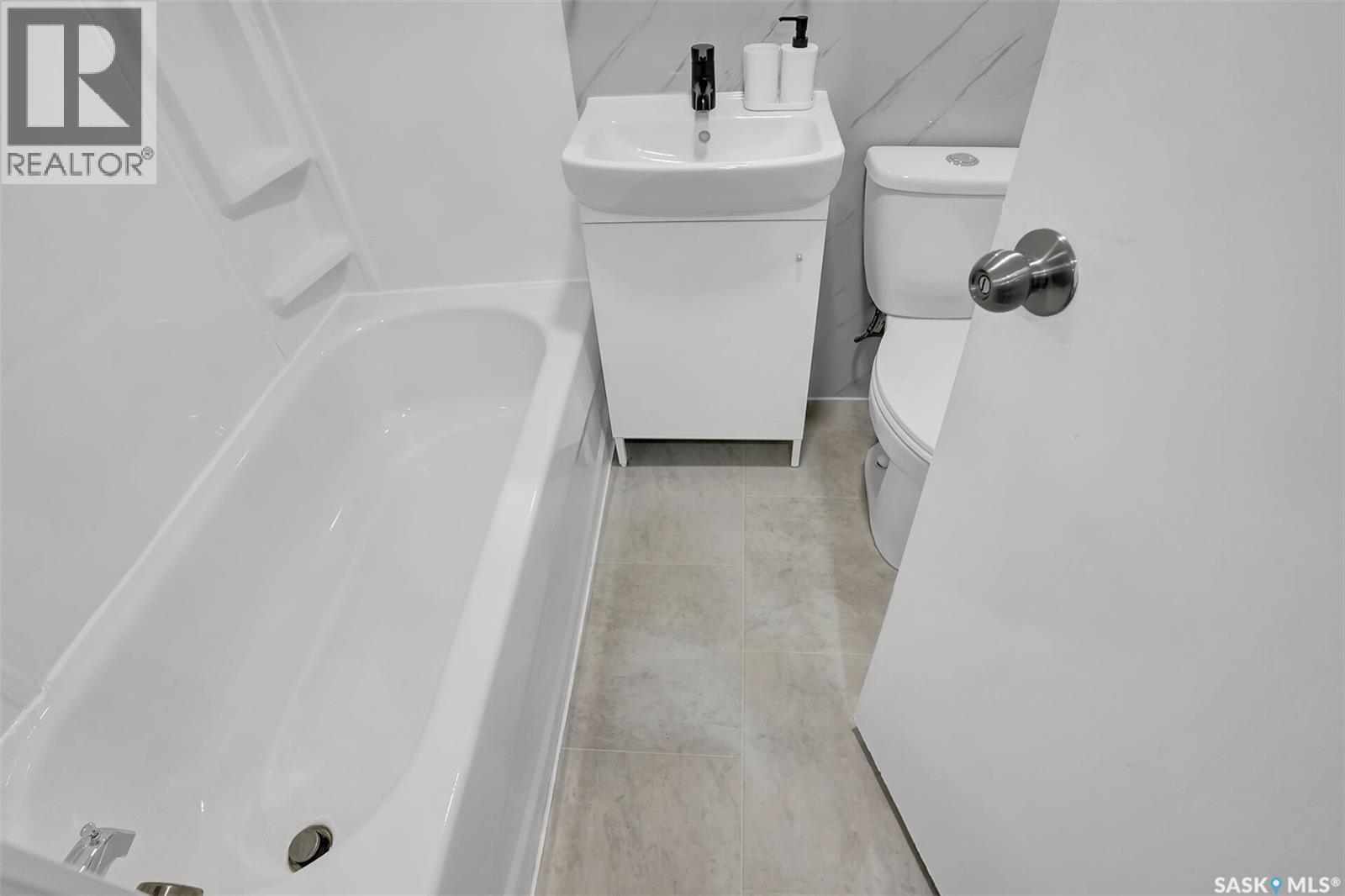 1668 Ottawa Street, Regina, SK - Indoor Photo Showing Bathroom