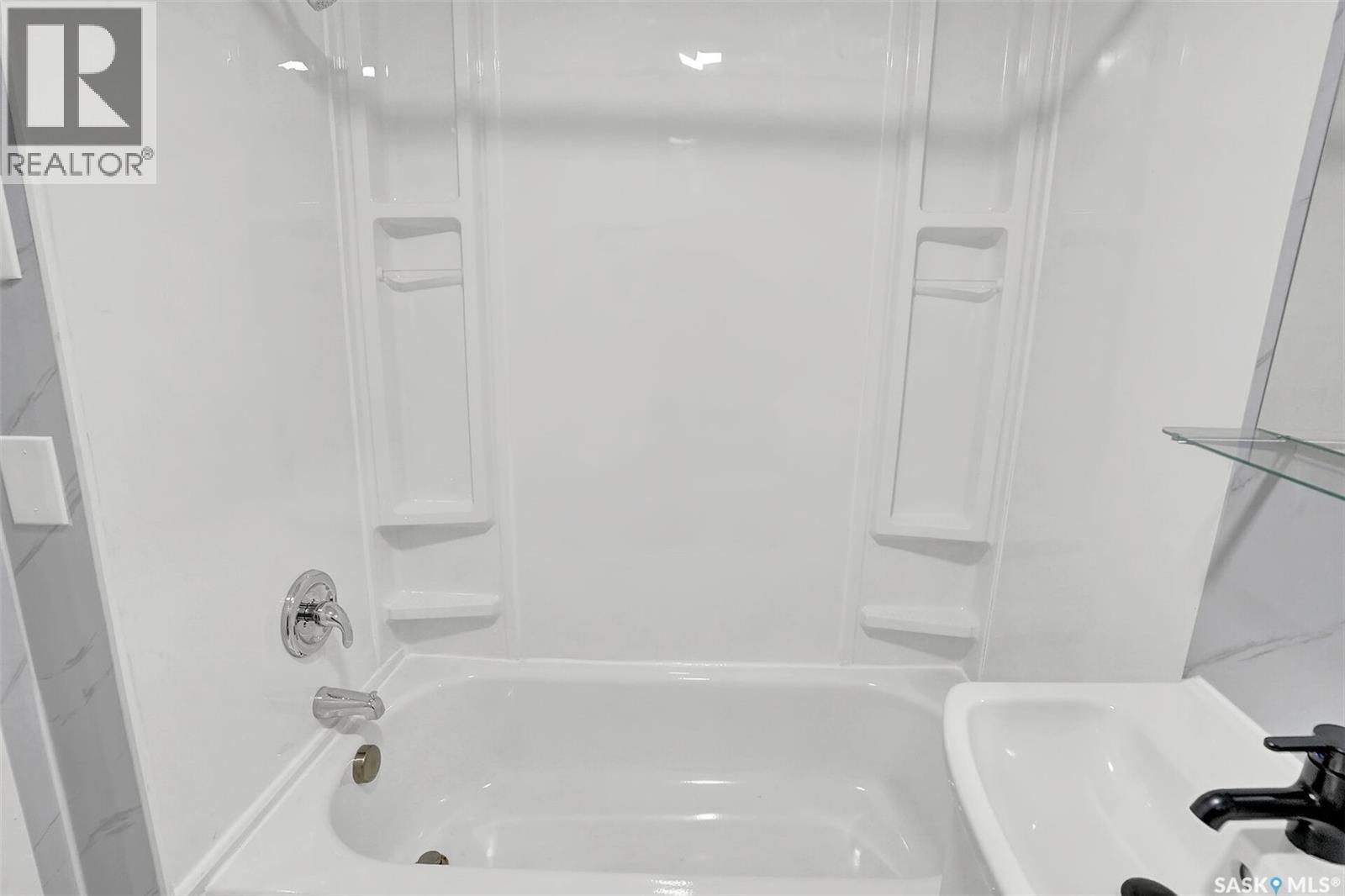 1668 Ottawa Street, Regina, SK - Indoor Photo Showing Bathroom