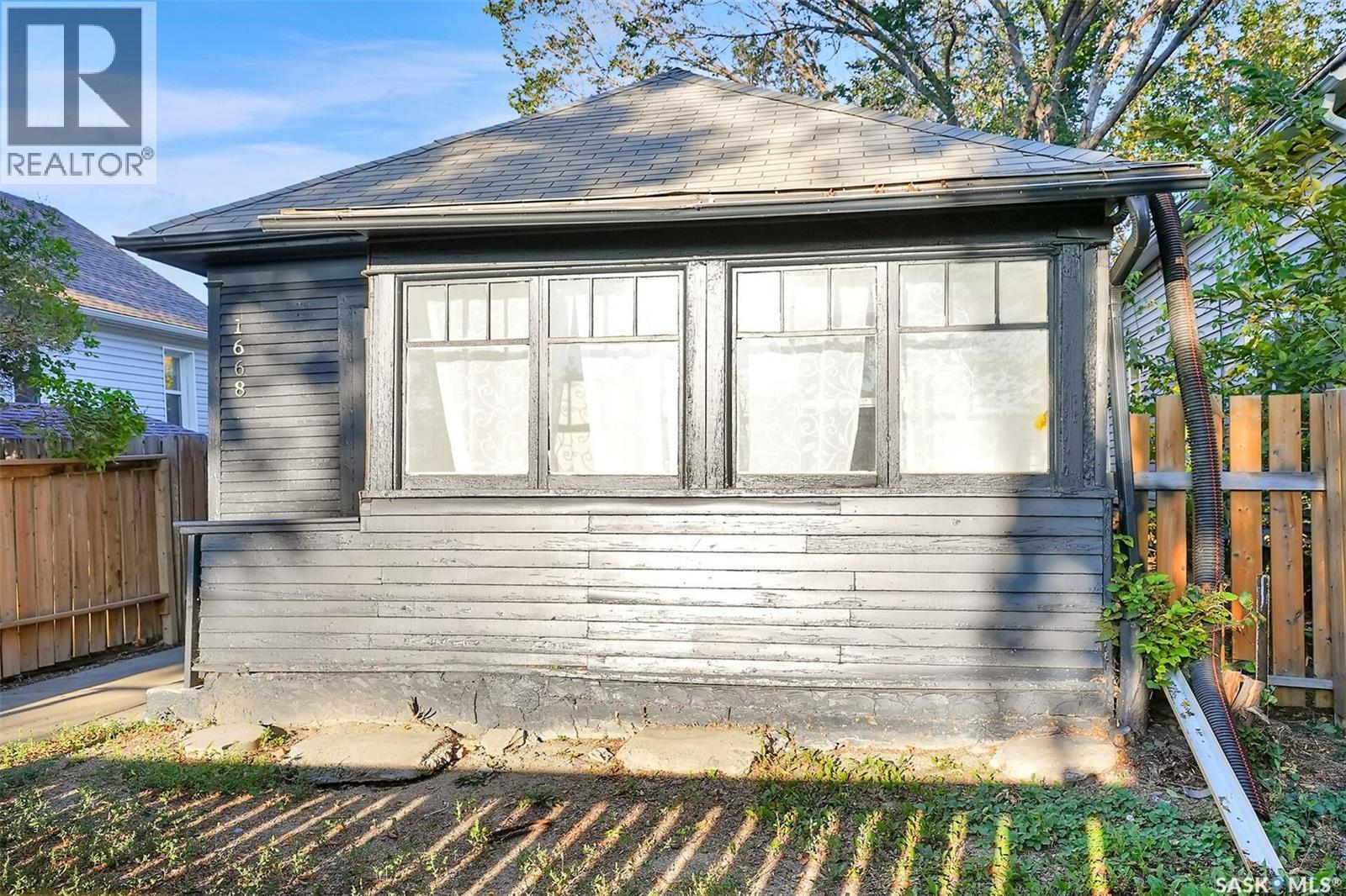 1668 Ottawa Street, Regina, SK - Outdoor