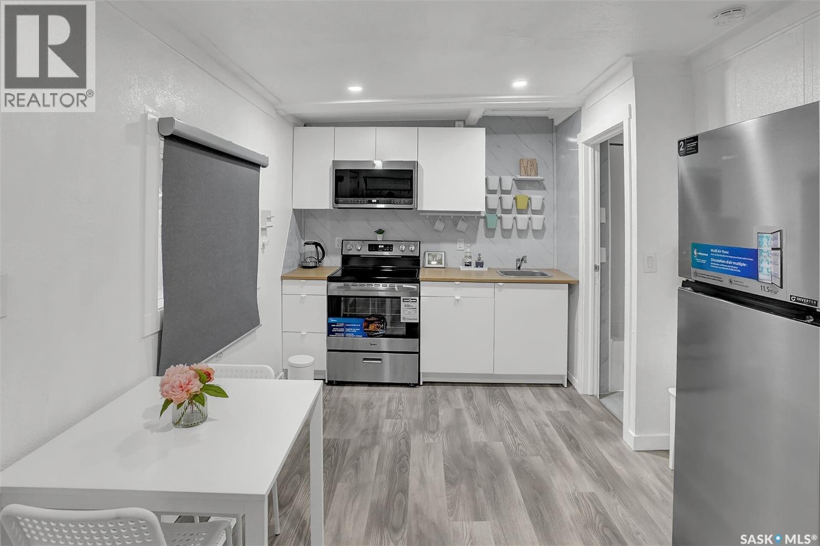 1668 Ottawa Street, Regina, SK - Indoor Photo Showing Kitchen