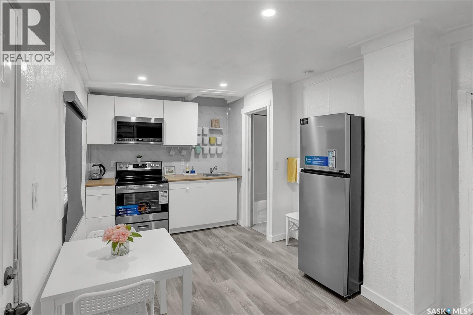 1668 Ottawa Street, Regina, SK - Indoor Photo Showing Kitchen