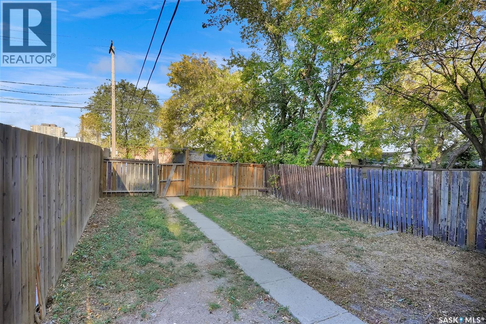 1668 Ottawa Street, Regina, SK - Outdoor