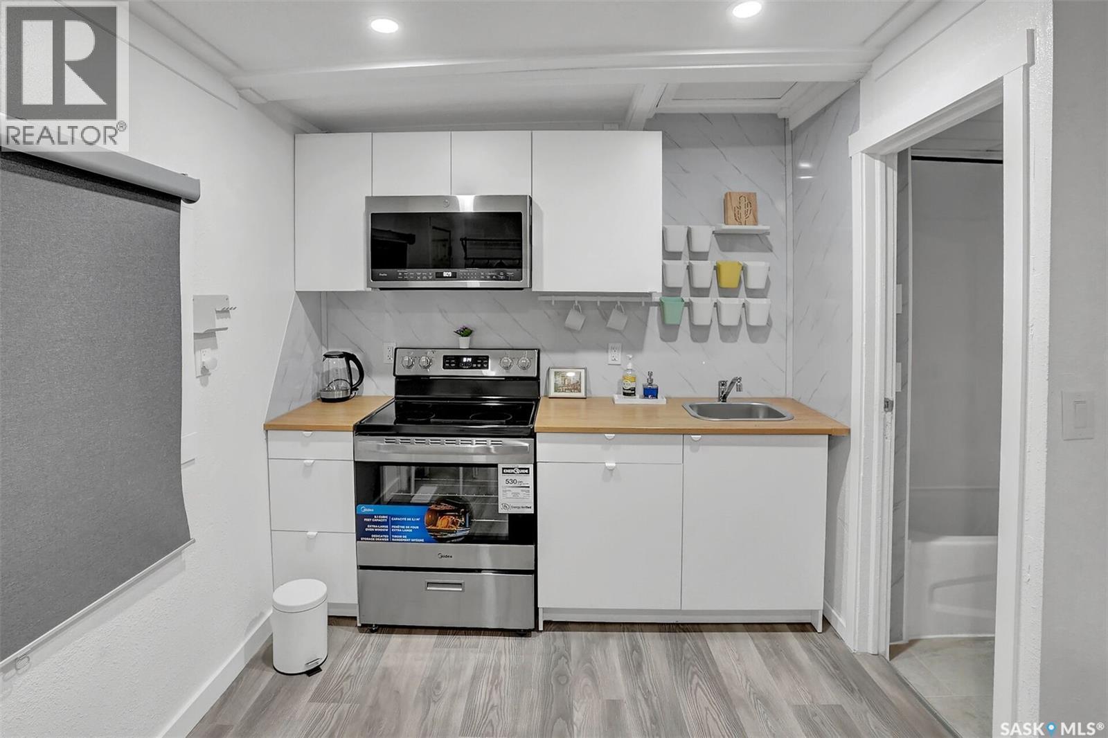 1668 Ottawa Street, Regina, SK - Indoor Photo Showing Kitchen