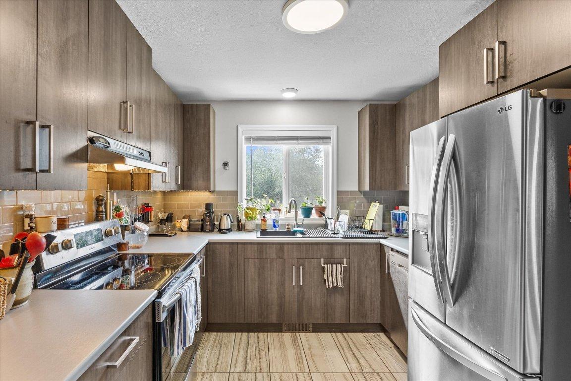 1377 Orchard Drive, Kelowna, BC - Indoor Photo Showing Kitchen