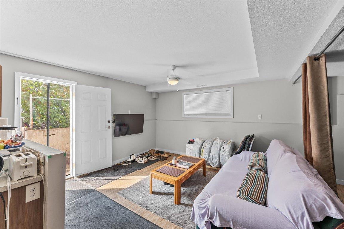 1377 Orchard Drive, Kelowna, BC - Indoor