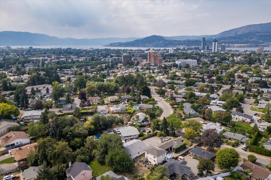 1377 Orchard Drive, Kelowna, BC - Outdoor With View
