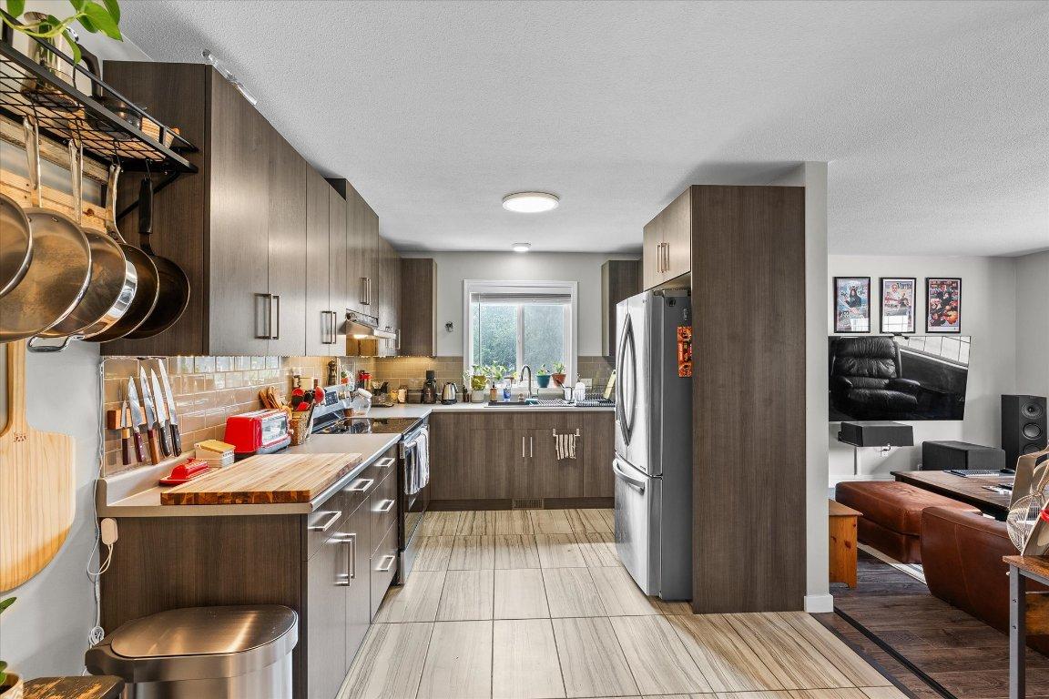 1377 Orchard Drive, Kelowna, BC - Indoor Photo Showing Kitchen