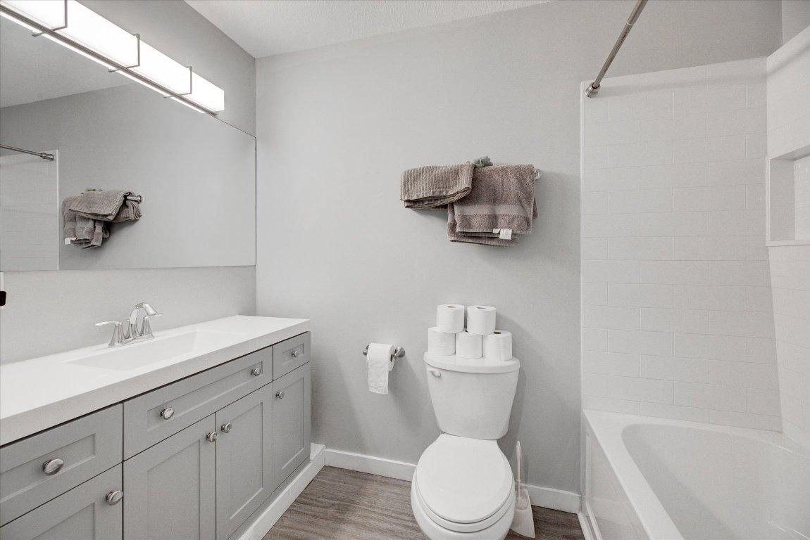 1375 Orchard Drive, Kelowna, BC - Indoor Photo Showing Bathroom
