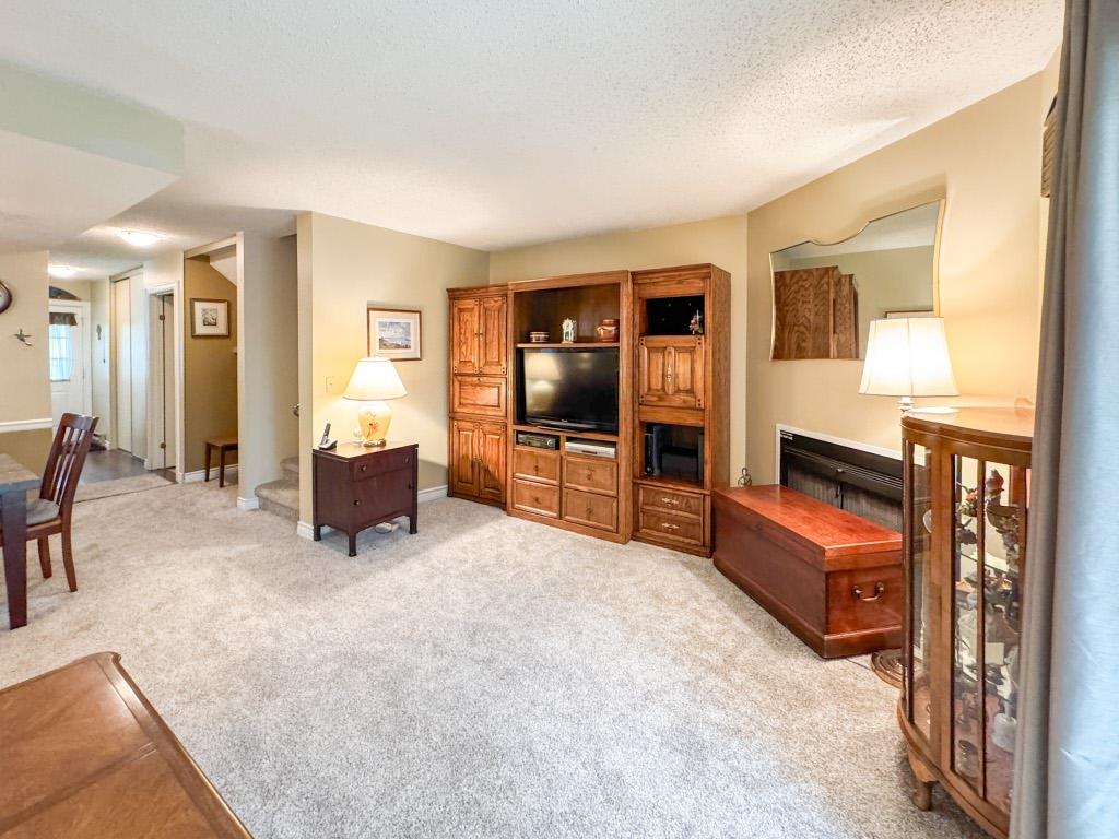 52-9107 62Nd Avenue, Osoyoos, BC - Indoor Photo Showing Living Room