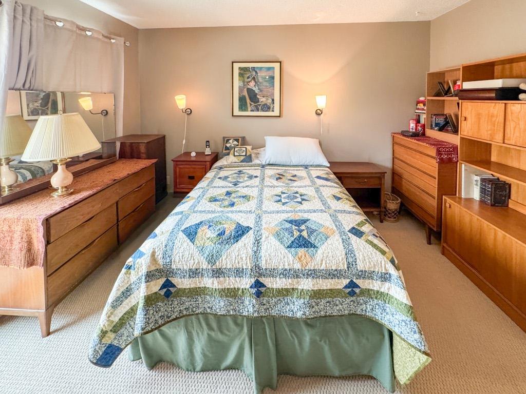 52-9107 62Nd Avenue, Osoyoos, BC - Indoor Photo Showing Bedroom