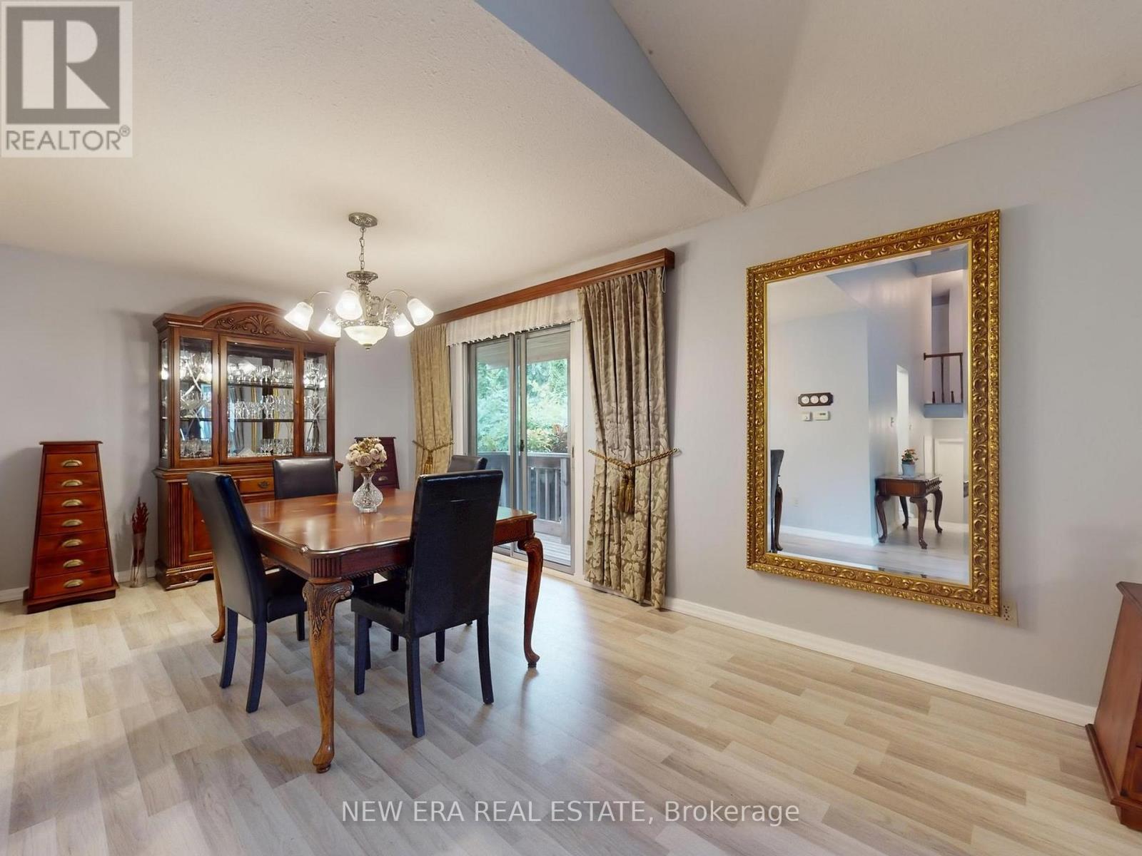 2669 Inlake Court, Mississauga, ON - Indoor Photo Showing Dining Room