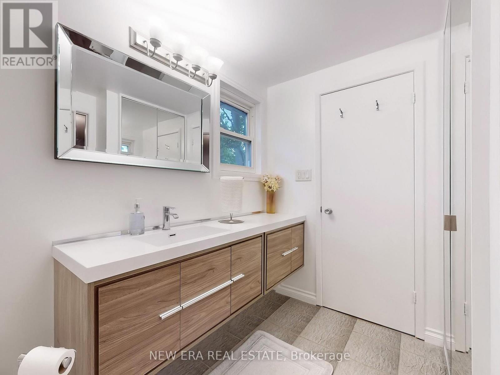 2669 Inlake Court, Mississauga, ON - Indoor Photo Showing Bathroom