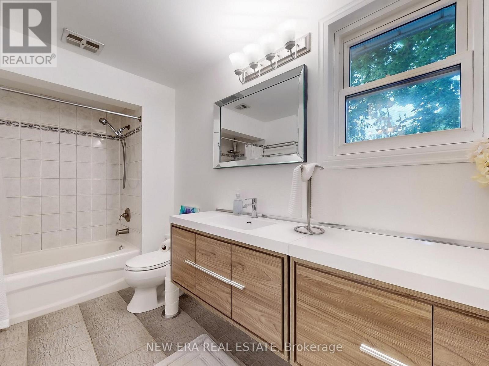 2669 Inlake Court, Mississauga, ON - Indoor Photo Showing Bathroom