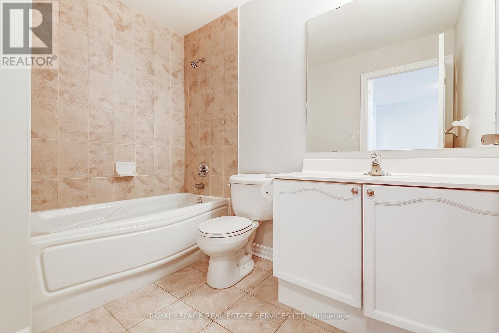208 - 70 Port Street E, Mississauga, ON - Indoor Photo Showing Bathroom