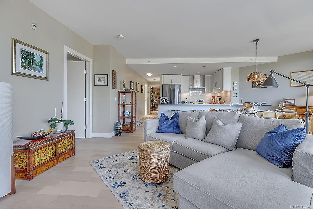 506-3529 Dolphin Dr, Nanoose Bay, BC - Indoor Photo Showing Living Room