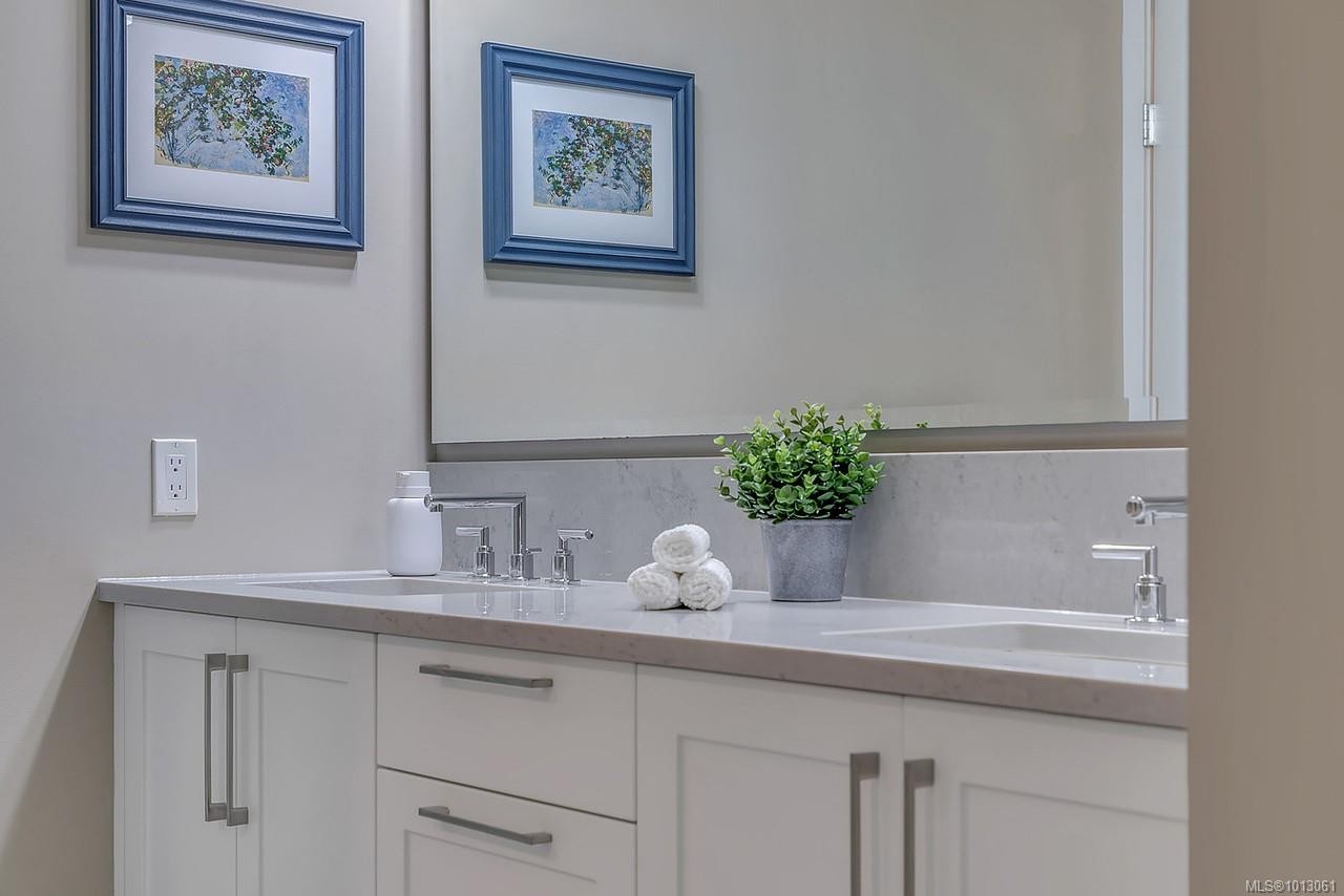 506-3529 Dolphin Dr, Nanoose Bay, BC - Indoor Photo Showing Bathroom