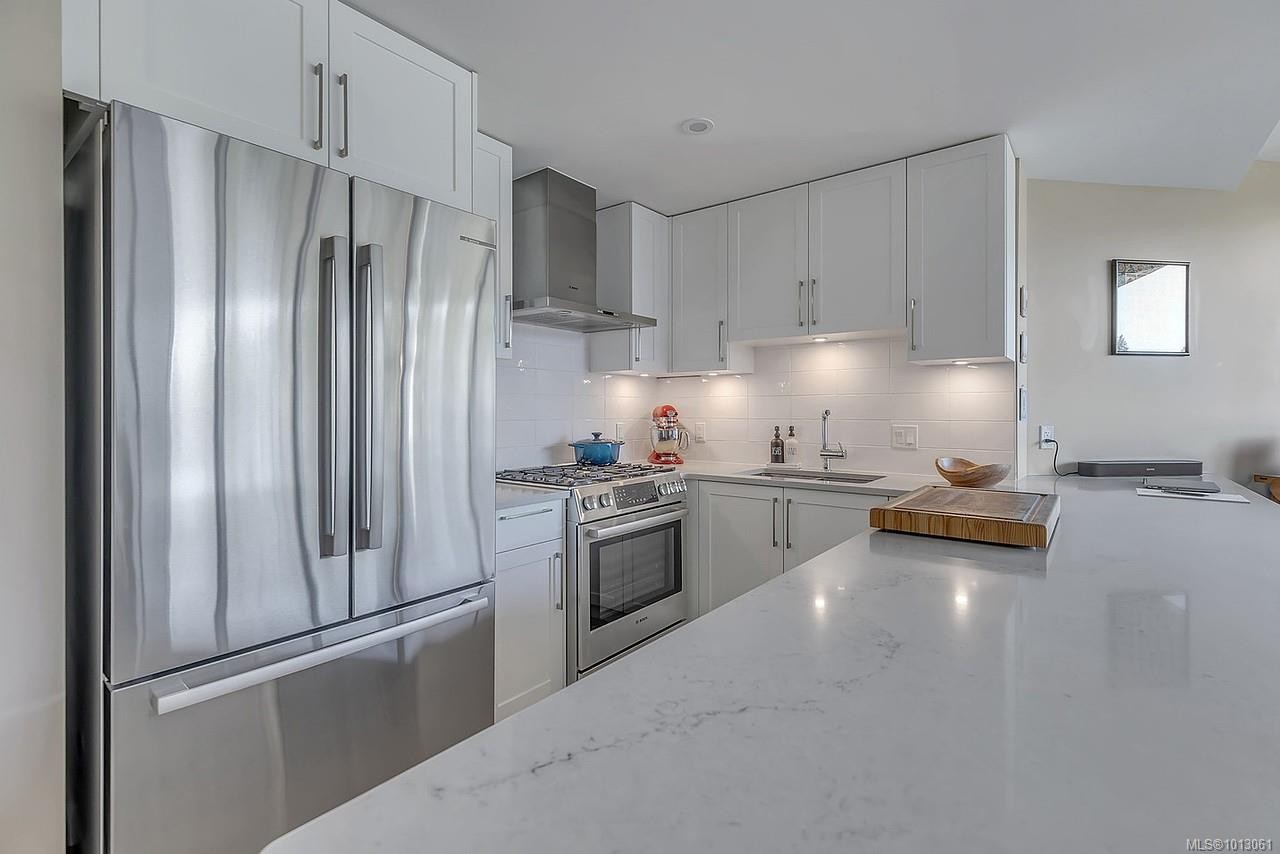 506-3529 Dolphin Dr, Nanoose Bay, BC - Indoor Photo Showing Kitchen With Upgraded Kitchen