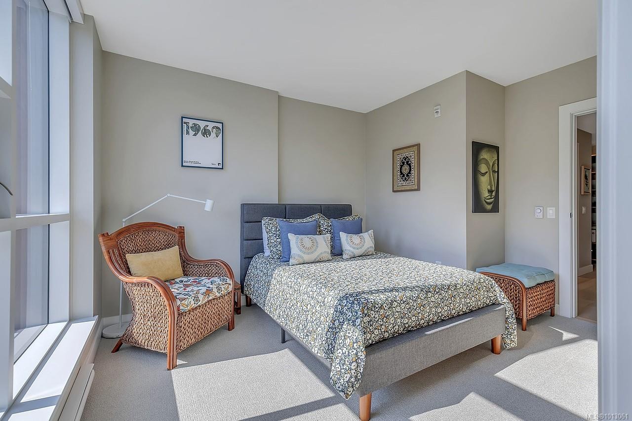 506-3529 Dolphin Dr, Nanoose Bay, BC - Indoor Photo Showing Bedroom