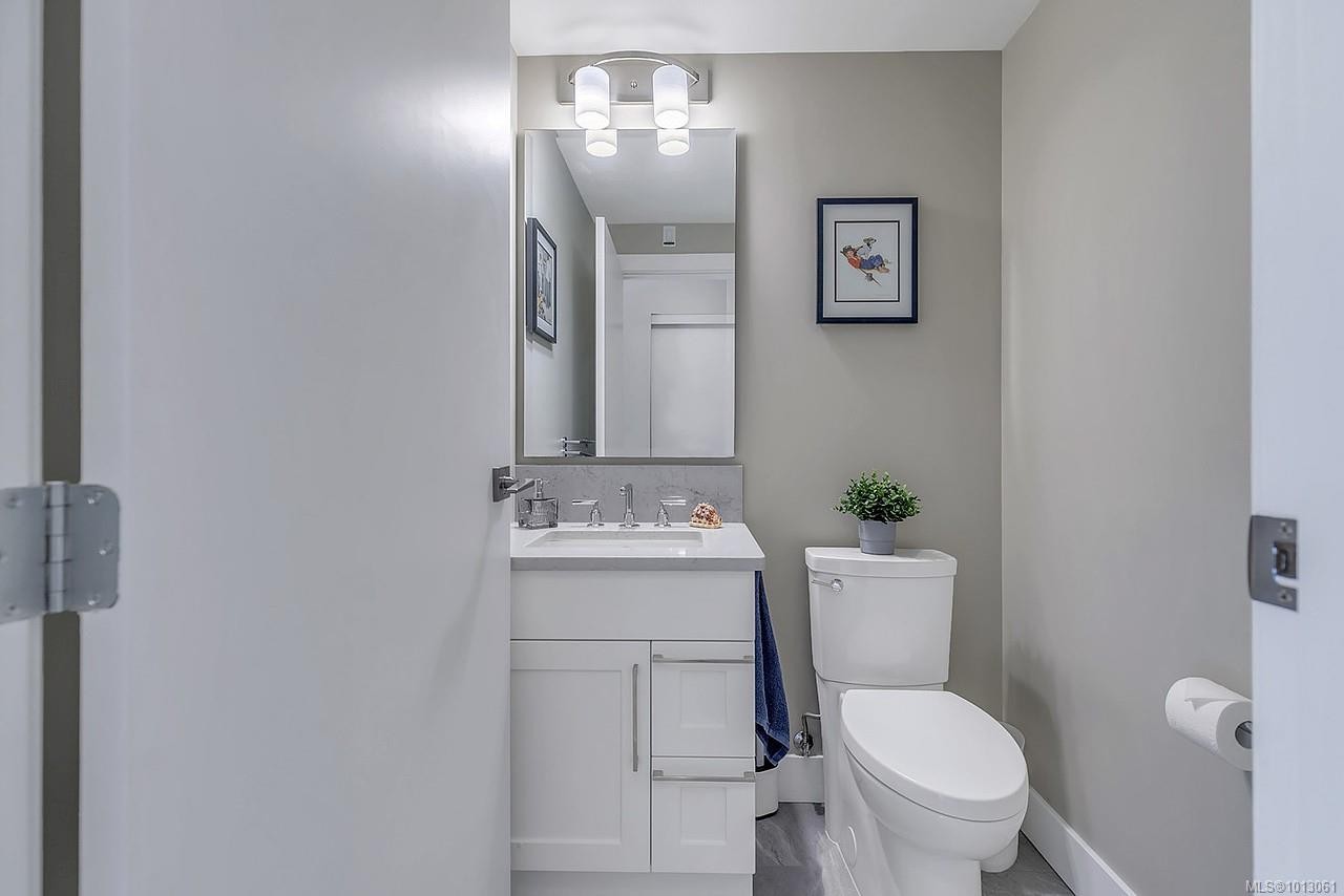 506-3529 Dolphin Dr, Nanoose Bay, BC - Indoor Photo Showing Bathroom