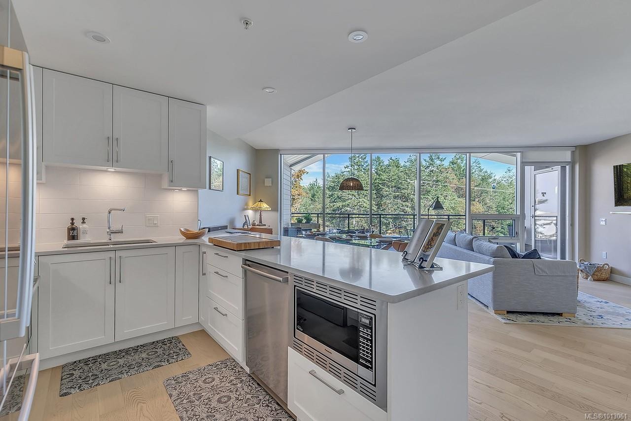 506-3529 Dolphin Dr, Nanoose Bay, BC - Indoor Photo Showing Kitchen With Upgraded Kitchen