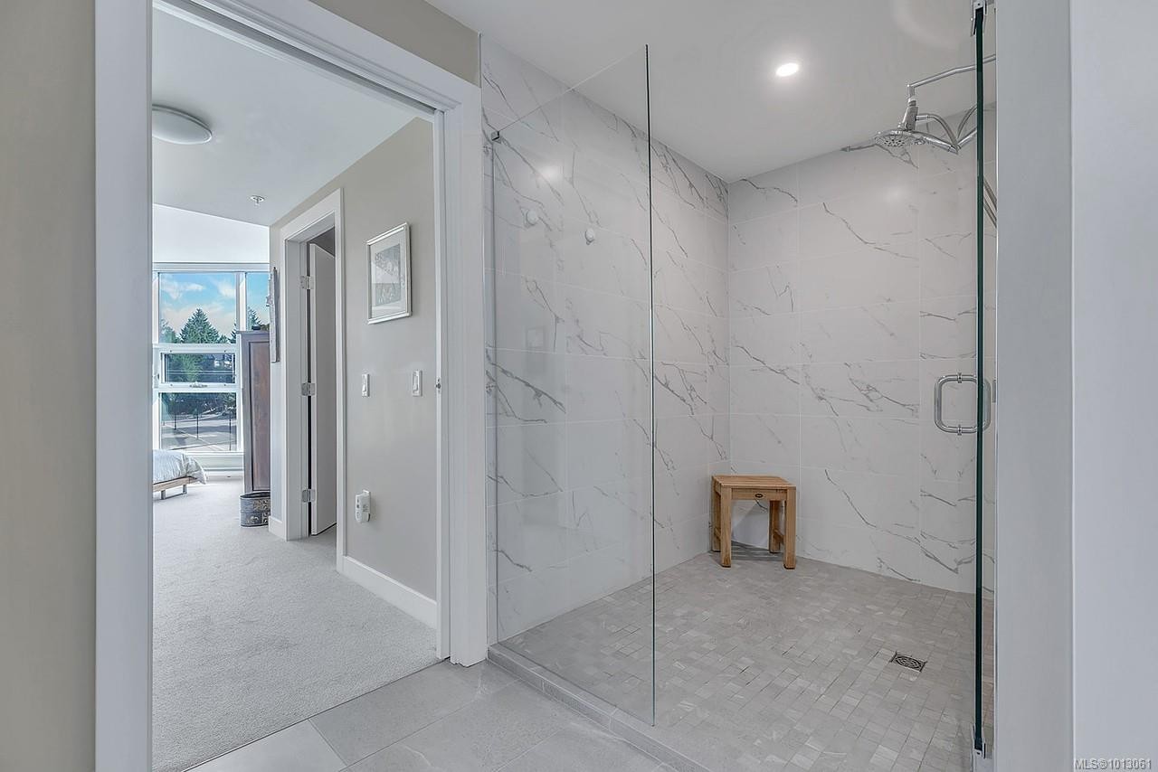 506-3529 Dolphin Dr, Nanoose Bay, BC - Indoor Photo Showing Bathroom