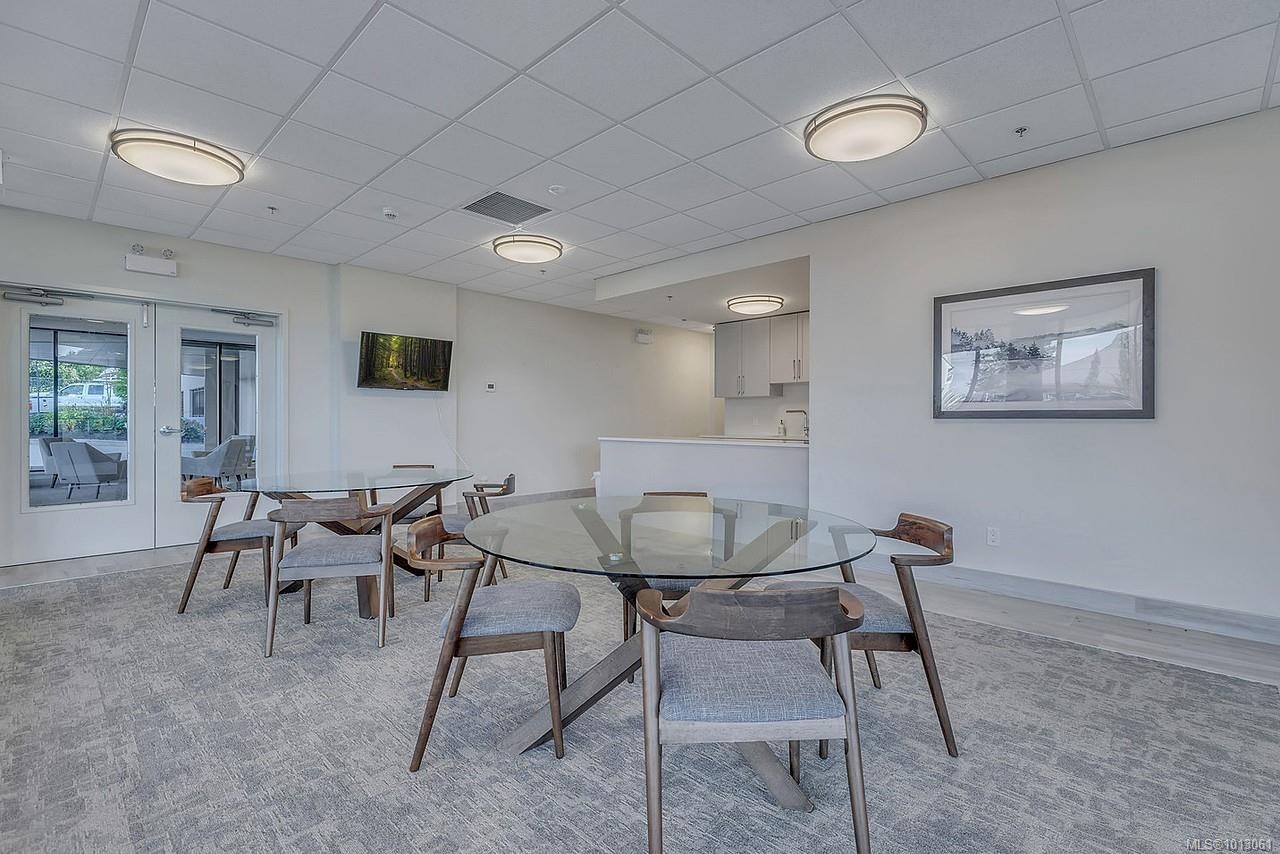 506-3529 Dolphin Dr, Nanoose Bay, BC - Indoor Photo Showing Dining Room