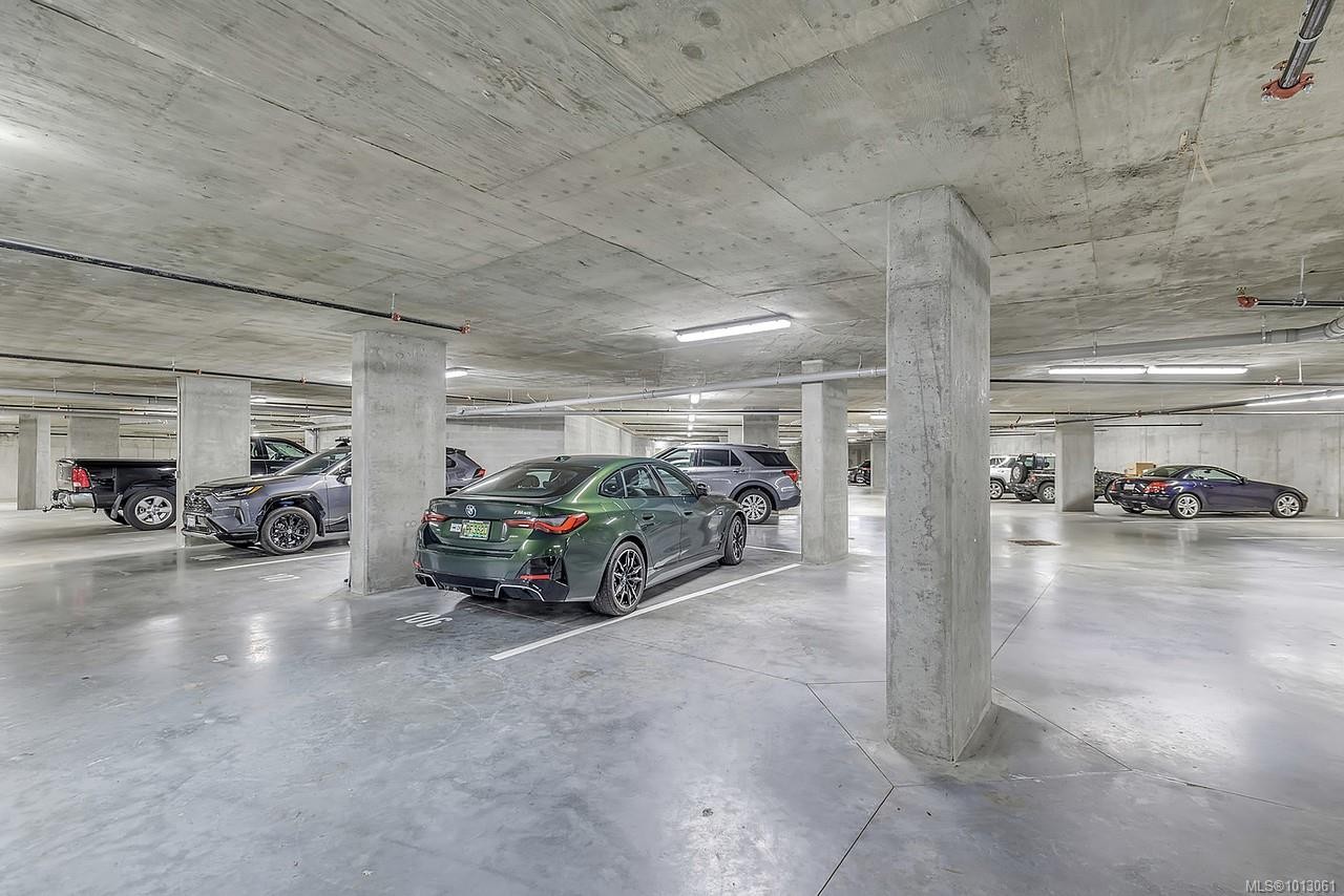 506-3529 Dolphin Dr, Nanoose Bay, BC - Indoor Photo Showing Garage
