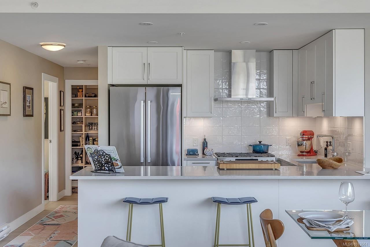 506-3529 Dolphin Dr, Nanoose Bay, BC - Indoor Photo Showing Kitchen With Upgraded Kitchen