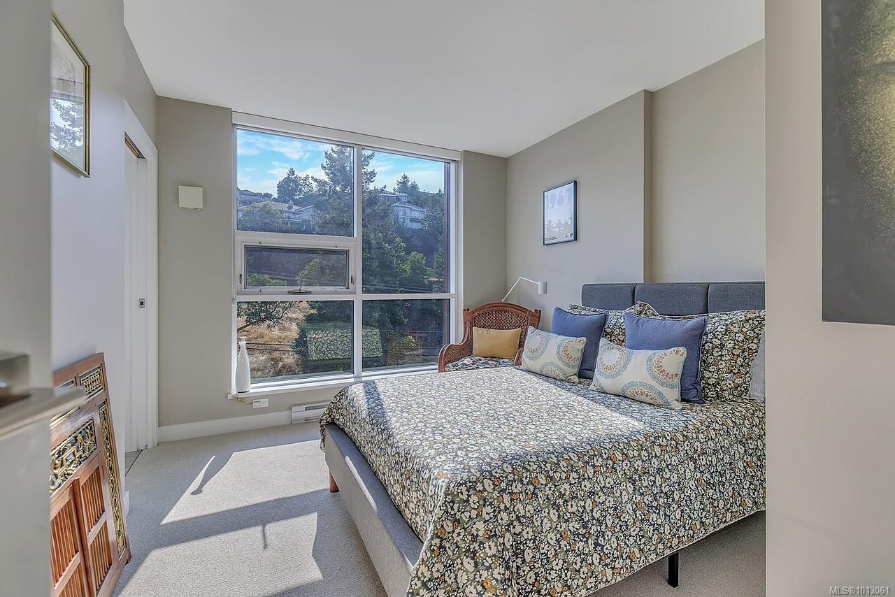 506-3529 Dolphin Dr, Nanoose Bay, BC - Indoor Photo Showing Bedroom