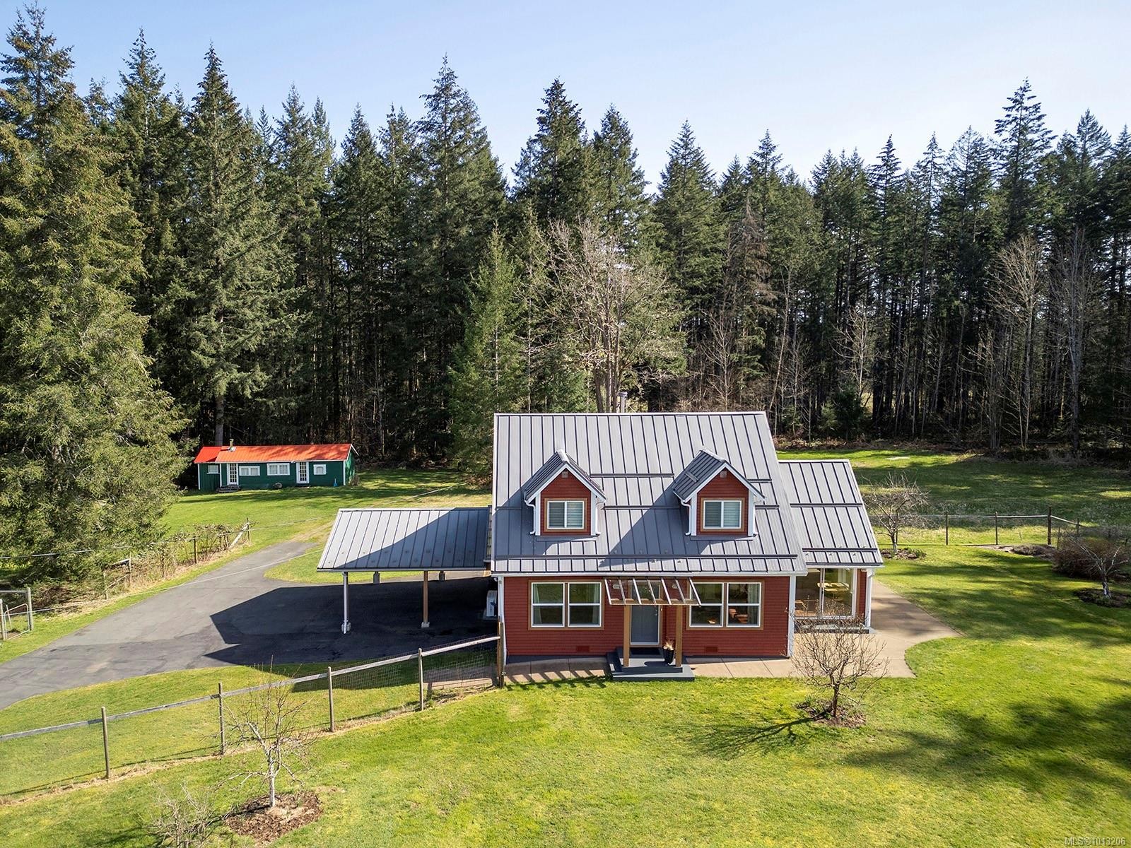 7792 Island Hwy North, Black Creek, BC
