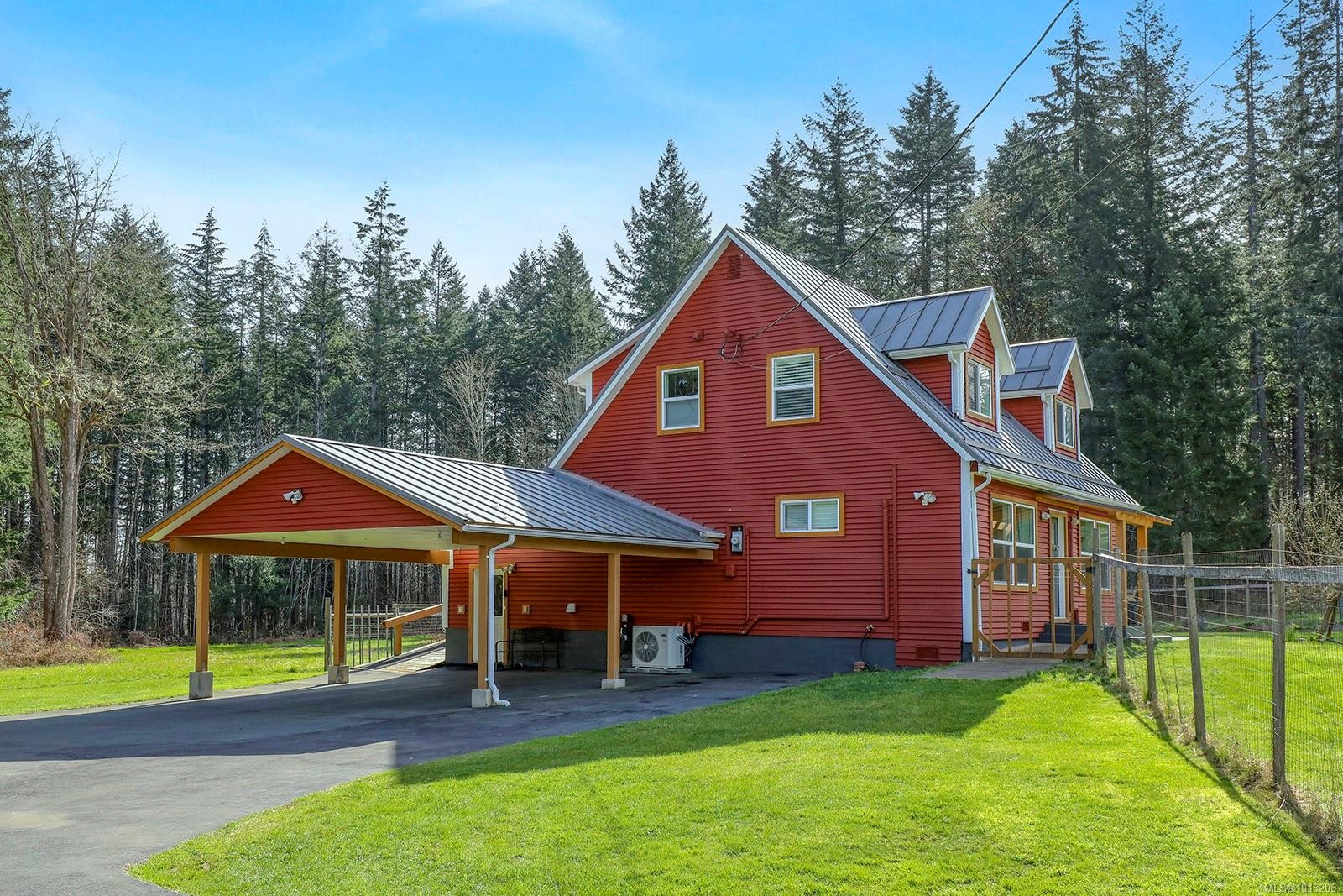 7792 Island Hwy North, Black Creek, BC